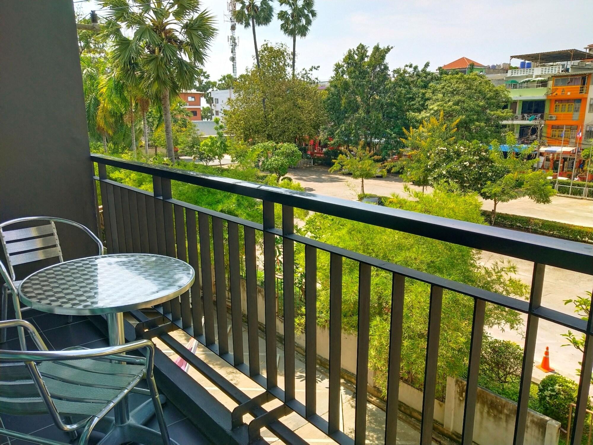 Inn Place Serviced Residence Pattaya Exterior foto
